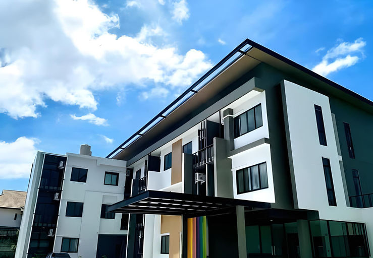 Exterior & Views