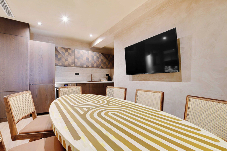 Room 2, Elegance and Refinement for 10 - Montorgueil, Paris