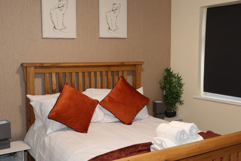 Room 3, Nottingham 5-br, Sleeps 11 w/ Garden & Parking, Nottingham