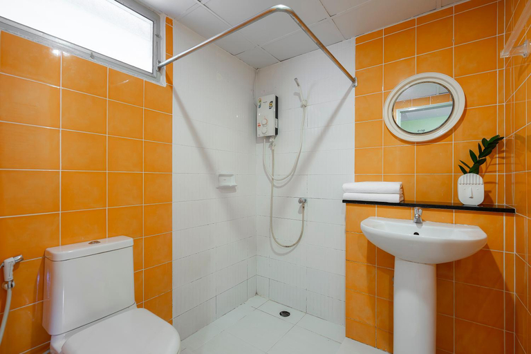 Bathroom 10