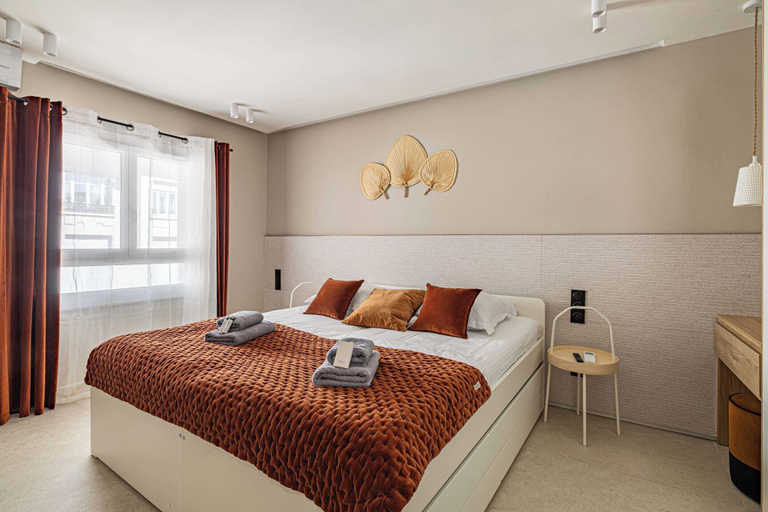 Room 3, Sublime Haussmannian Apartment, Alpes-Maritimes