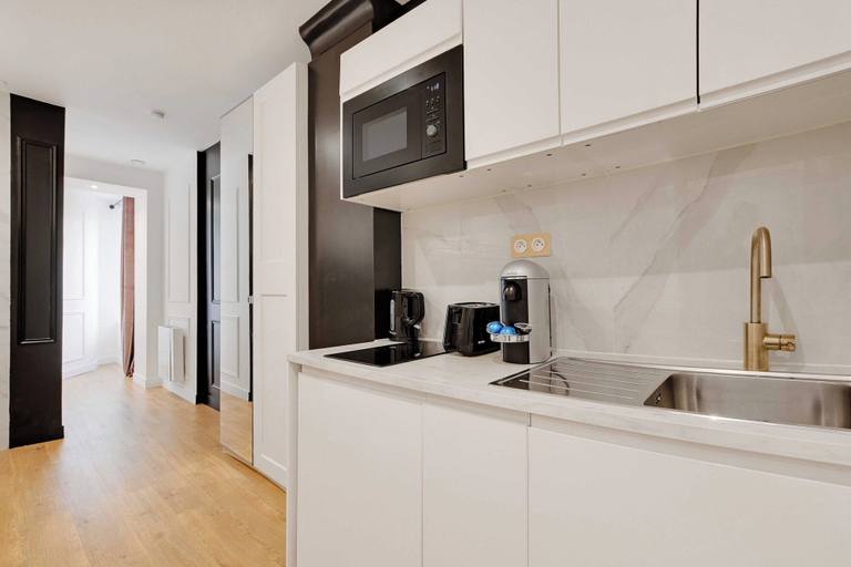 Private kitchen 3, Comfortable Studio - 1br/4p - Republique, Paris