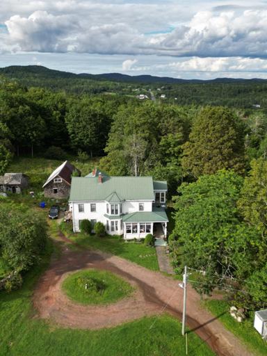 Exterior & Views