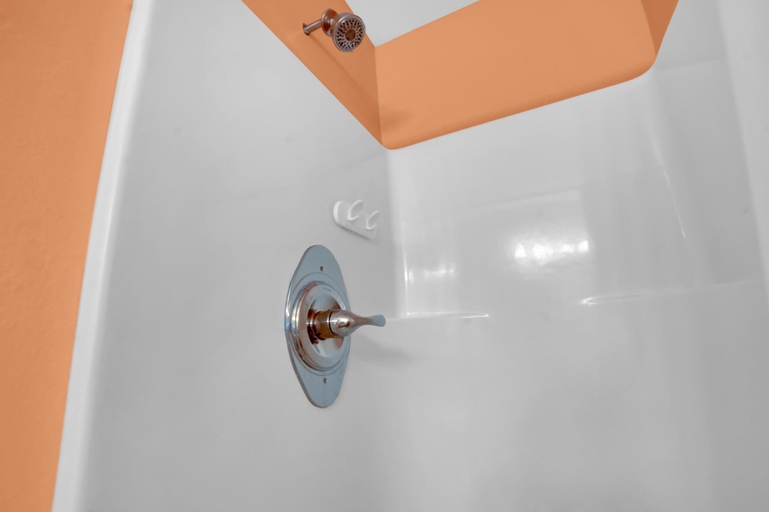 Bathroom 4, Grand Caribbean 209, Baldwin