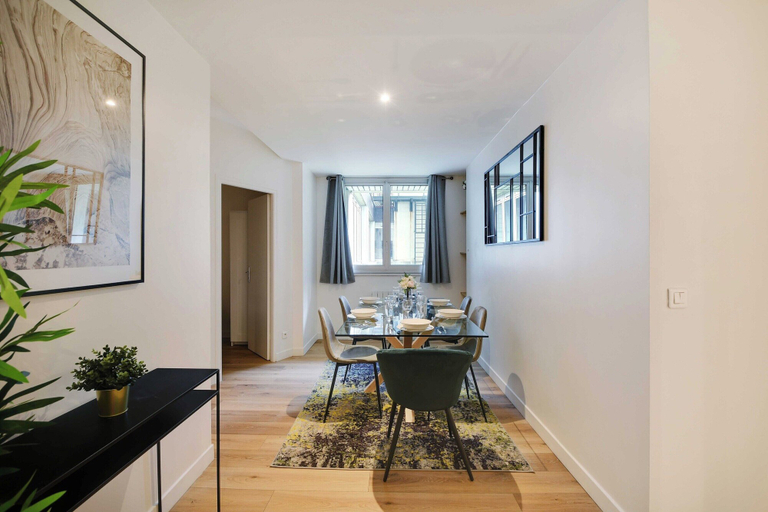 Dining 2, Spacious Apartment - 3br/8p - Place de la Nation, Paris