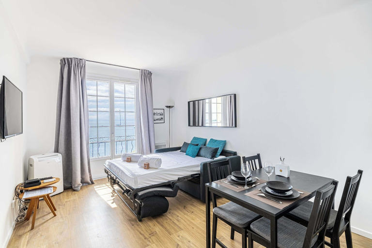 Room 5, Charming Appt - 1bd/4p- sea View - Antibes Centre, Alpes-Maritimes