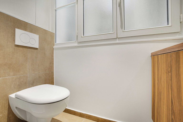 Bathroom 5, Stunning Apartment - 2br/6p - Madeleine, Paris
