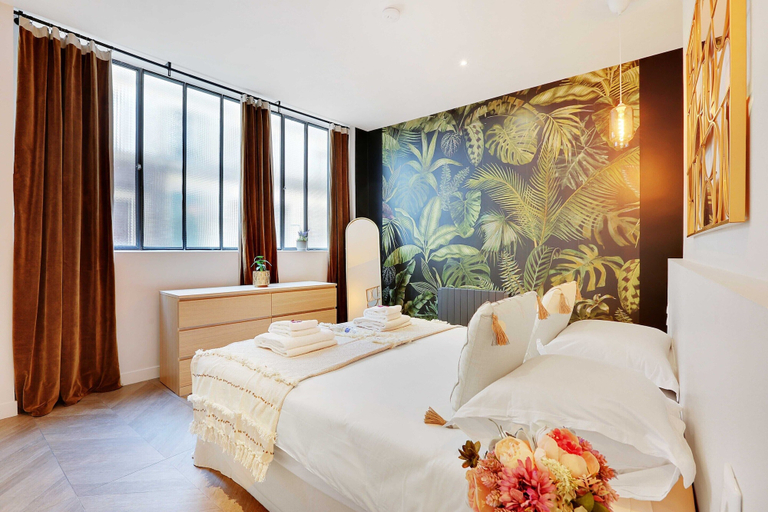Room 3, Spacious Apartment - 4br/10p - Place de la Republique, Paris