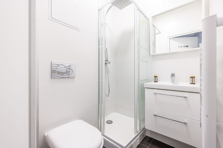 Bathroom, Cosy Apartment - 1br/4p - Faubourg-du-roule, Paris