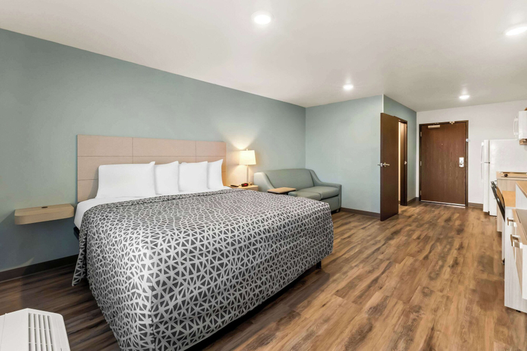 Bedroom 3, Woodspring Suites Easton Nazareth, Northampton