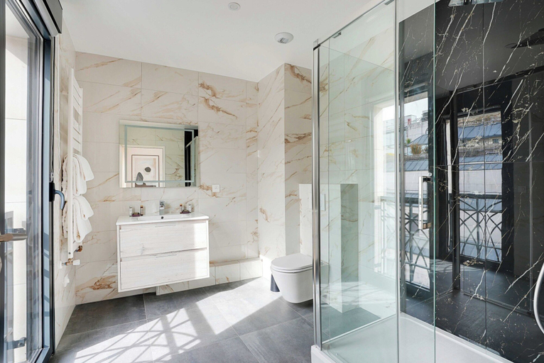 Bathroom, Studio Sleek & Refined - Levallois-perret, Hauts-de-Seine