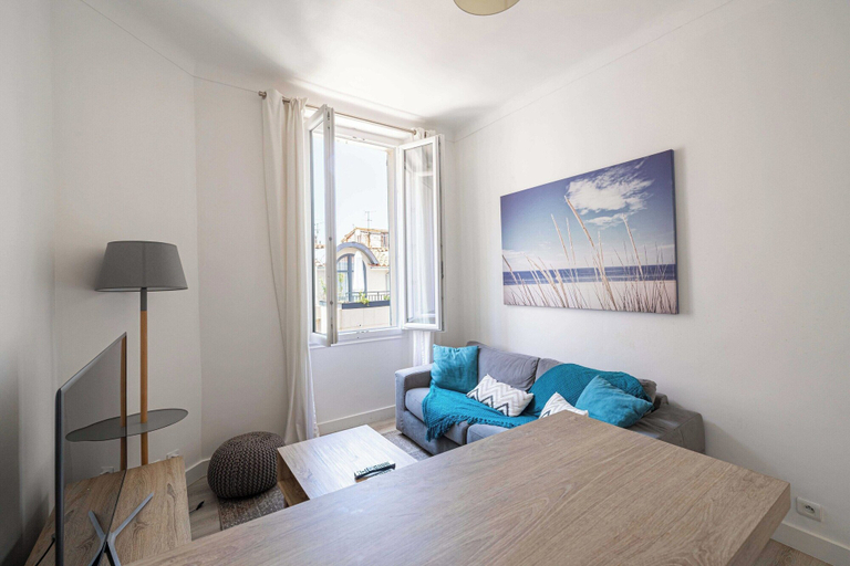 Living area 4, Beautiful Renovated Apartment - Near Croisette - 1br/4p, Alpes-Maritimes