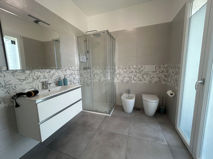 Bathroom 3, Our Beach Guest House, Rome