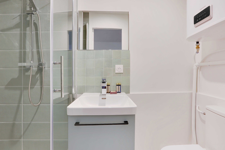 Bathroom 4, Charming Appartement - 1bd/4p - Batignolles, Paris