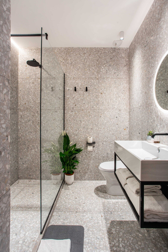 Bathroom 5, Magnificent 3br/8p Apartment - Montorgueil 1, Paris