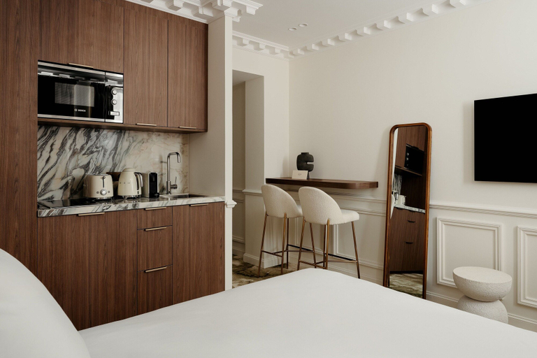 Room 5, Leon Hotel-pigalle/suite-12, Paris
