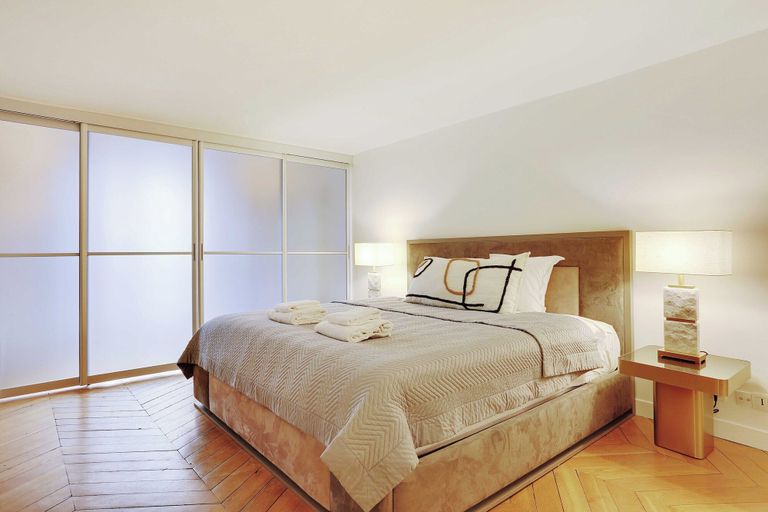 Others 5, Elegant Apartment - 2bd/6p - Avenue Montaigne, Paris