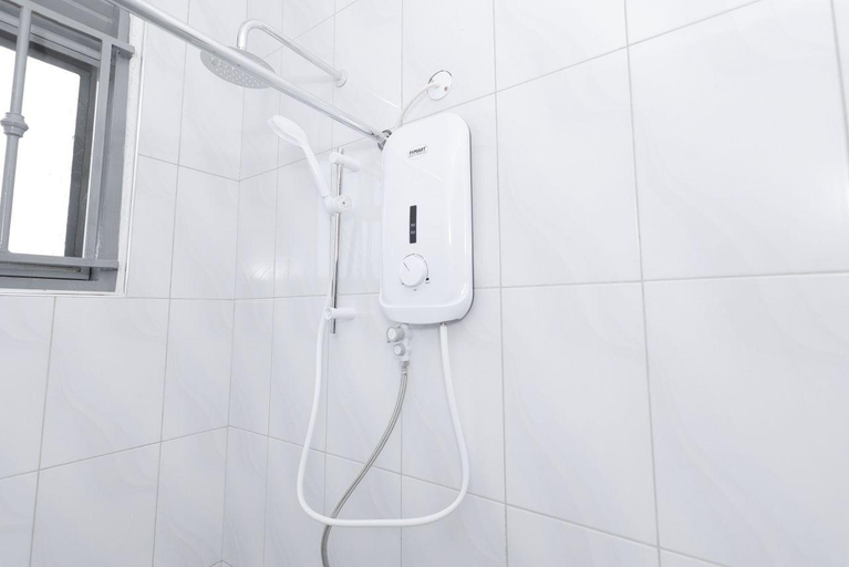 Bathroom, Comfortable and Sophisticated apartment , Kampala