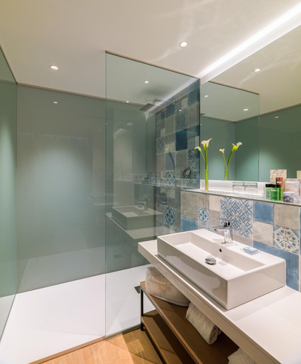 Bathroom 5, H10 Casa del Mar, Baleares