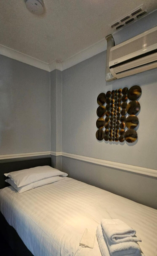 Bedroom 2, JUST ROOMS, Plymouth