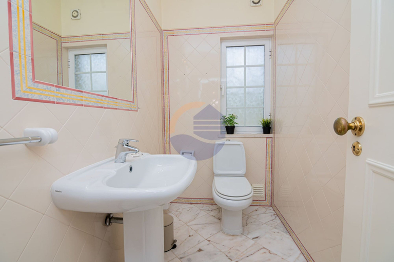 Room 5, 80, Portimão