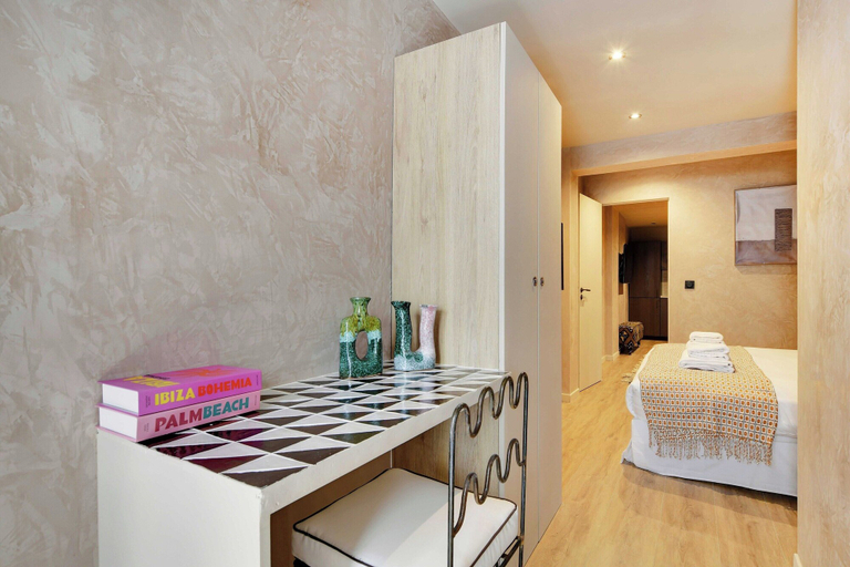 Others 4, Exceptional 2br/6p Apartment - Caire / Montorgueil, Paris