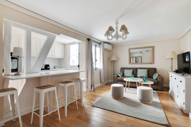 Dining 3, Chic Apartment - 1br/4p - Near the Louvre, Paris