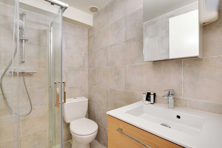 Bathroom 2, Amazing Studio in the heart of the Marais, Paris