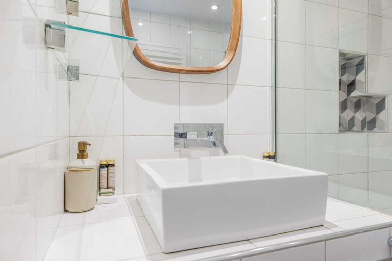Bathroom 4, Magnificent Flat - Center of Paris - Honore/rivoli, Paris