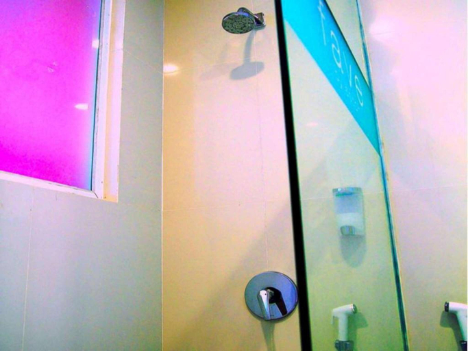 Bathroom 10