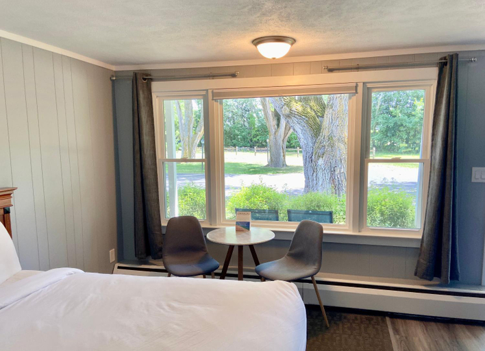 Bedroom 2, Elk Rapids Lakeshore Inn, Antrim