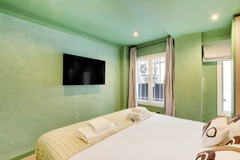 Room 4, Elegance and Refinement for 10 - Montorgueil, Paris