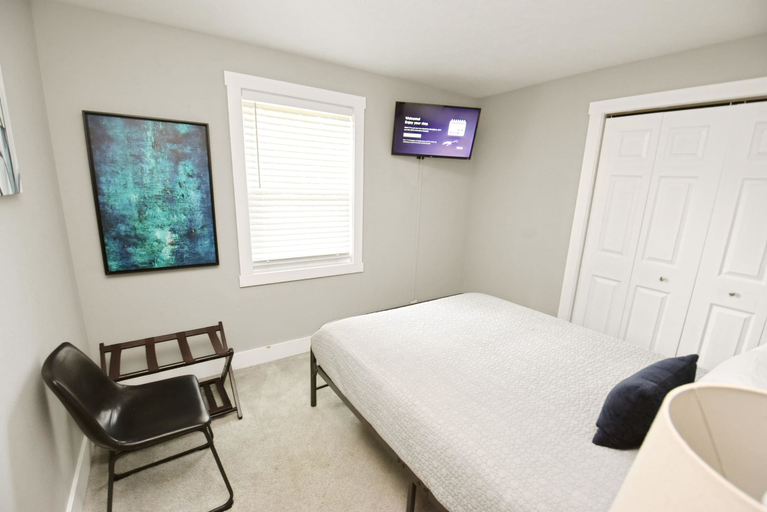 Room 2, 3 Blocks to Notre Dame EV Charger 1707, Saint Joseph