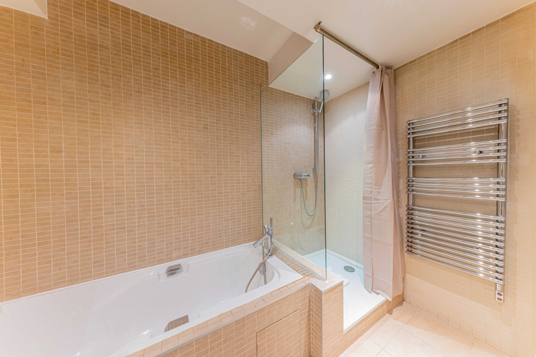 Bathroom 2, Cozy Apartment ac. Balcony - 1br/4p - Eiffel Tower, Paris