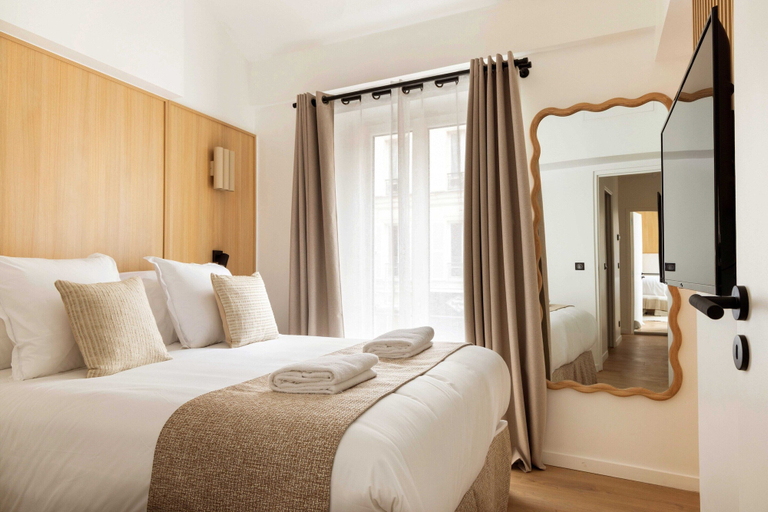 Bedroom 4, Luxury House With AC - 6bd/12p - Batignolles, Paris