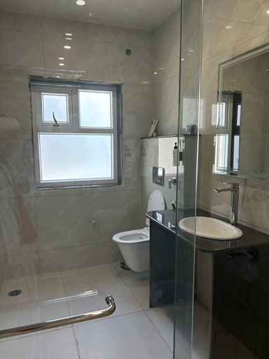 Bathroom 3, ISKCON Prayagraj Guest House, Allahabad