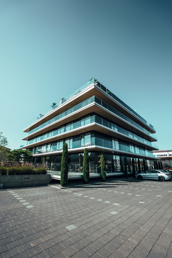 Exterior & Views 24