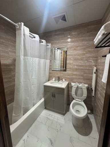 Bathroom 2, Dream Hotel Bronx, Westchester