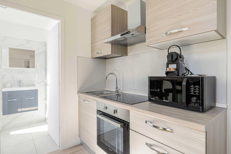 Others 5, Cozy Apartment - Bright Skylight - Cannes Center, Alpes-Maritimes