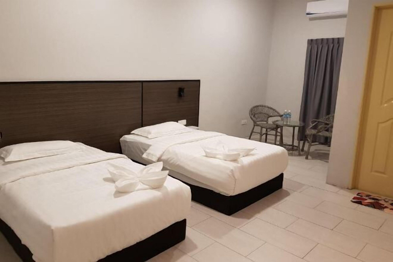 Bedroom 4, Luna Guesthouse, Semporna