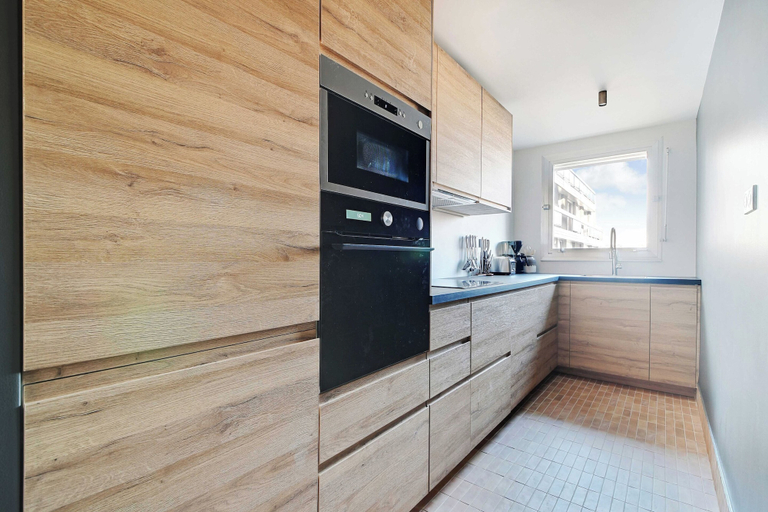 Private kitchen, Charming Apartment - 2br/4p - Eiffel Tower, Paris