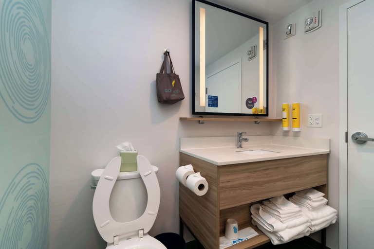 Bathroom 14