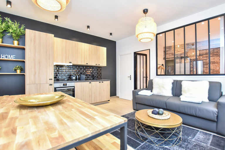 Dining 5, Charming Apartment - 3br/8p - South Pigalle, Paris
