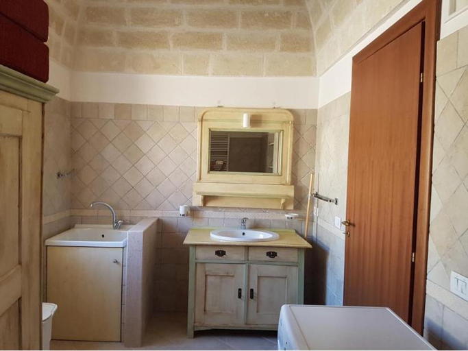 Others 5, Trullo Aurelia, Brindisi