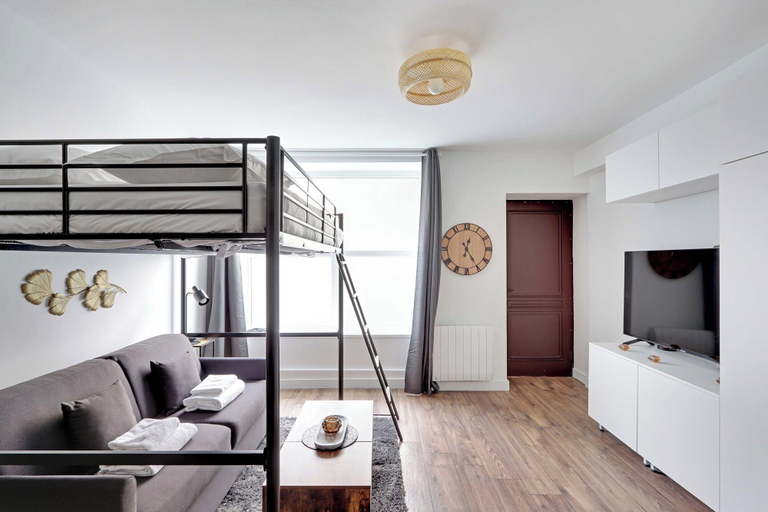 Room 5, Spacious Studio in Cute Neighborhood, Paris