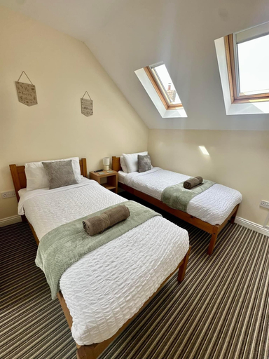Room 2, Welbury Studio, Sleeps 2, Pet Friendly & Parking, North Yorkshire