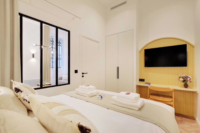 Bedroom 3, Chic Apartment - 2br/6p - Parc Monceau, Paris