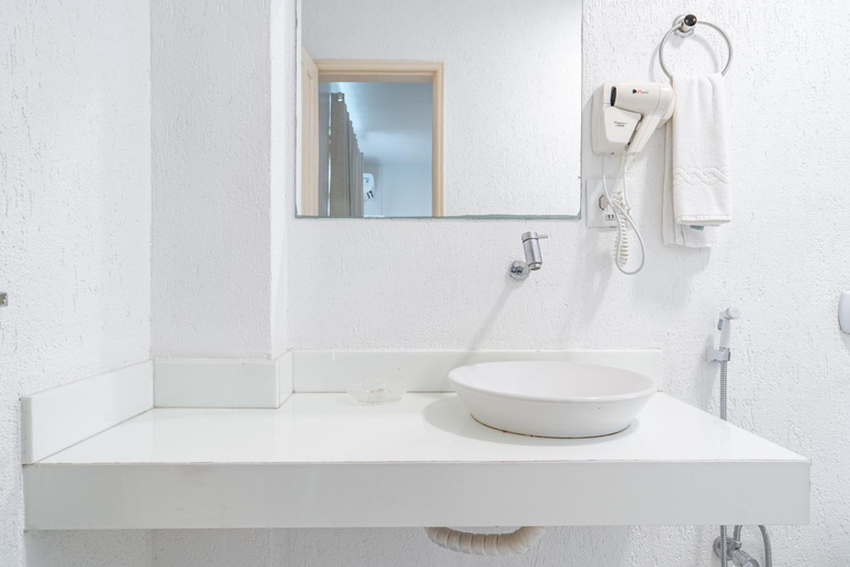 Bathroom 4, Pousada Areia do Forte, Cabo Frio