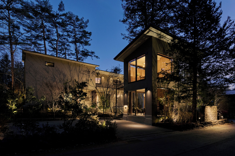 Exterior & Views