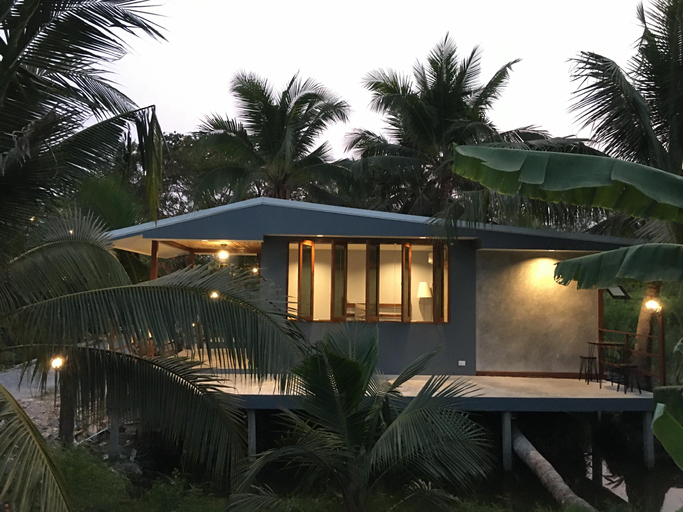 Exterior 4